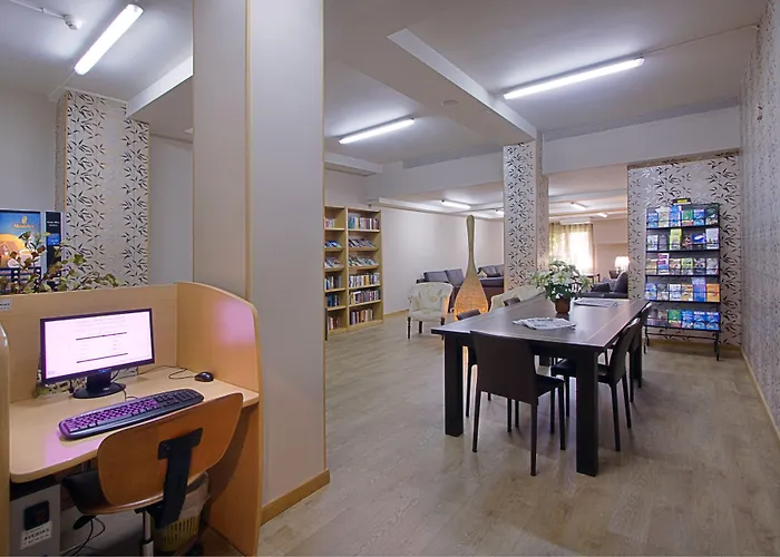 地中海皇家公寓 公寓 *