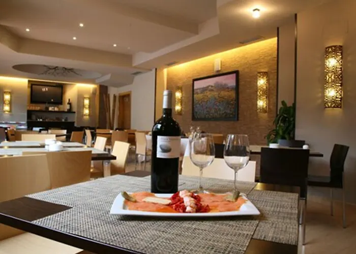 地中海皇家公寓 *